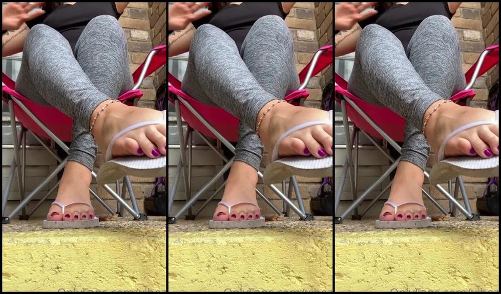 Natasha Aka Vibez3 Onlyfans Flip Flop Shoe Play Loving This Color