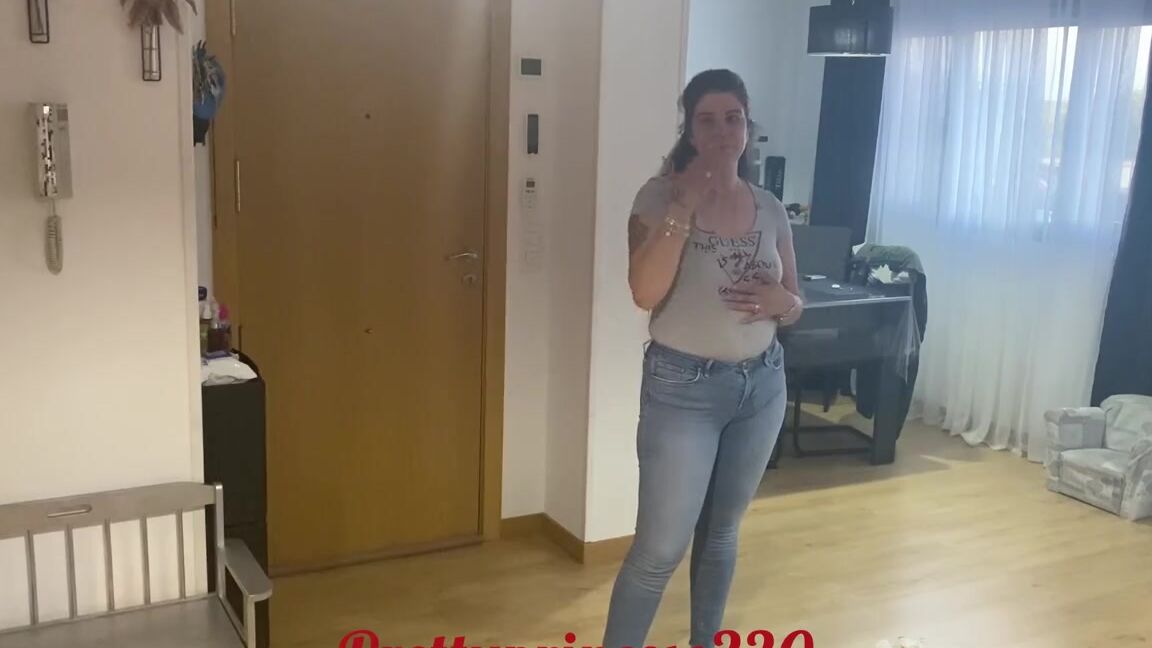 Prettyprincess220 07 08 2023 Onlyfans Video Stepmom Is Spitting And Burping A Lot