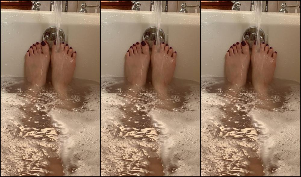 Shower,Feet,Barefoot,Foot Worship,Foot Fetish krystallayke feet in the bath ManyVids