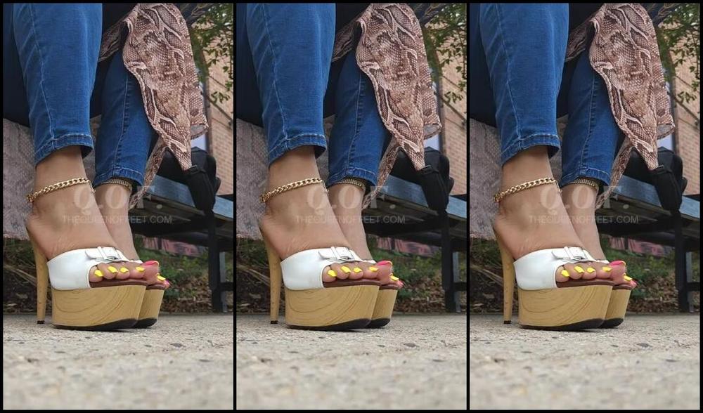 Thedcfootqueen Onlyfans College Campus Study Who Doesnt Like College Girls Are You Admiring Me I Sit Across From You On Thep