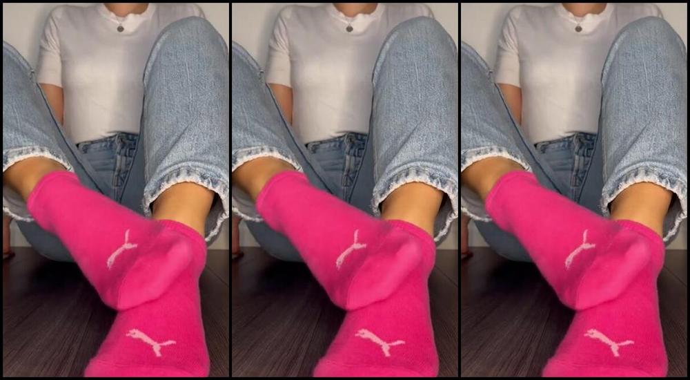 Sarina Jones Nicknamed Sarinajones 03 24 2025 Onlyfans Video I Didnt Wore Colored Socks In While
