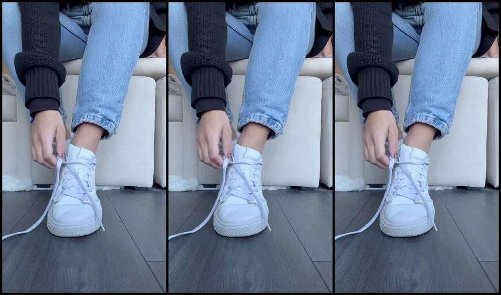 Sarina Jones Nicknamed Sarinajones 01 26 2025 Onlyfans Video I Just Got Home From Work I Take Off My Puma Sneaker Immediately