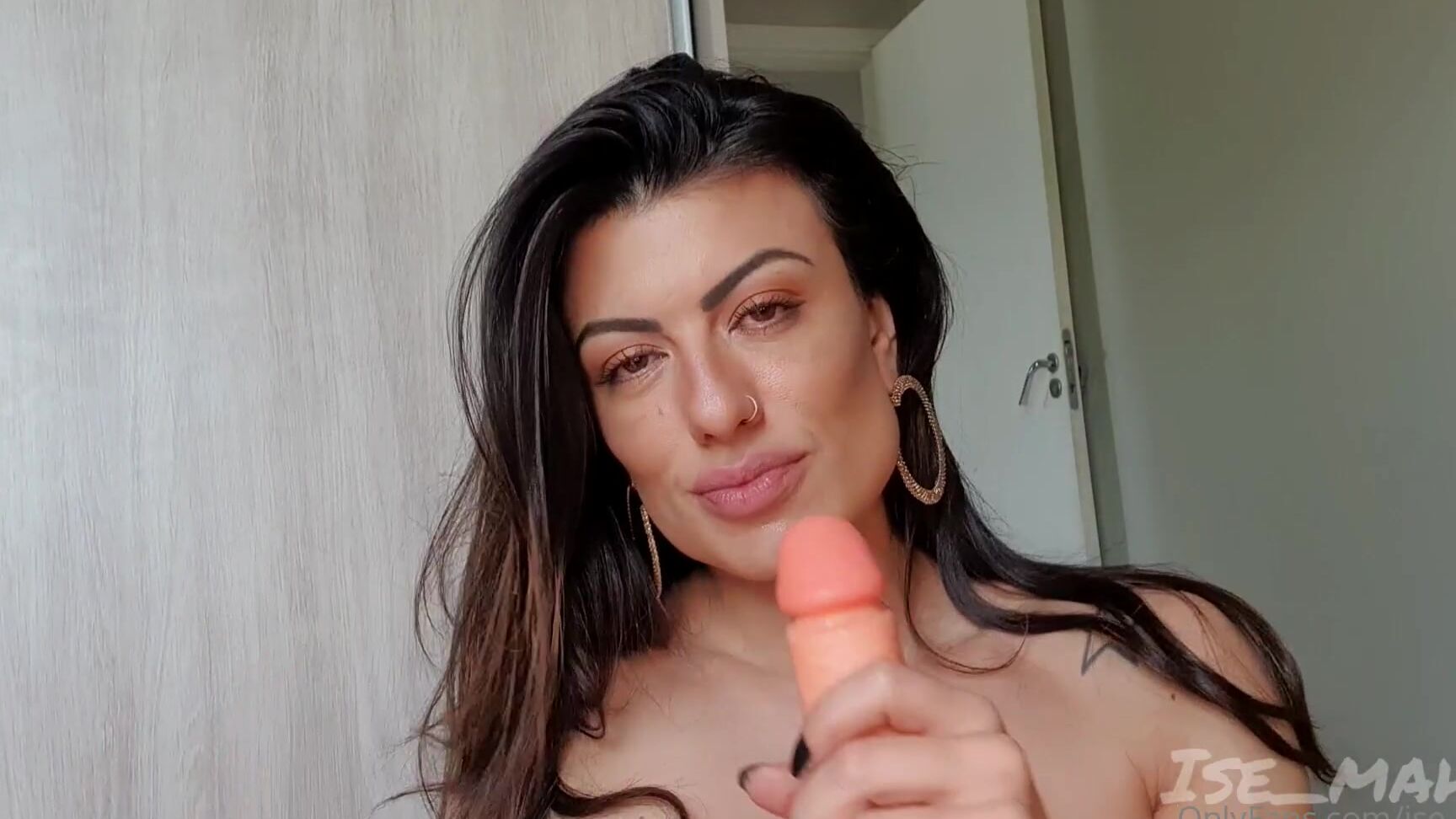 Ise Mah Boquetinho No Consolo Dildo Blowjob