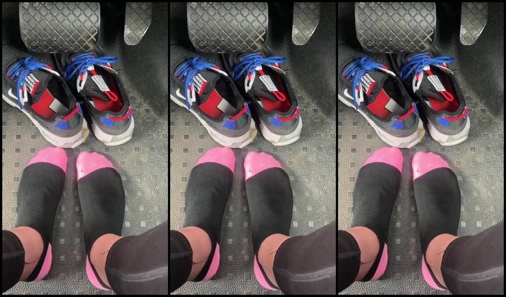 Miss Emma Rose Nicknamed Emmaemmarose Onlyfans Inside My Trainers It S 100Degrees Thank Aa3