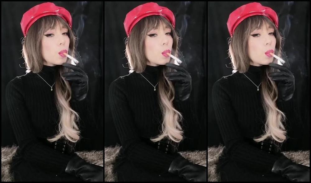 Queen Kinkerbell Nicknamed Kinkerbell23 Onlyfans Mmmm I Really Love Staining The Cork With My Juicy Bright Red Lipstick Arent You Wishing