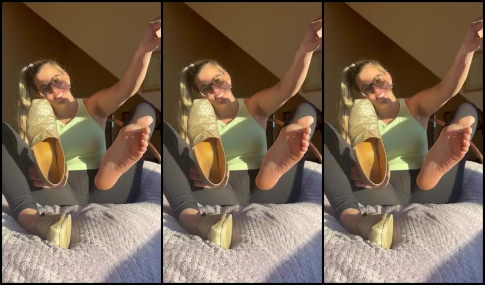 Keeley Kennedy Nicknamed Keeleyk Onlyfans Such A Long Day At Work My Feet Get So Sweaty In These Shoes Like