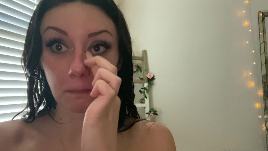 Izzy Xx Behind The Scenes Girl In A Tub