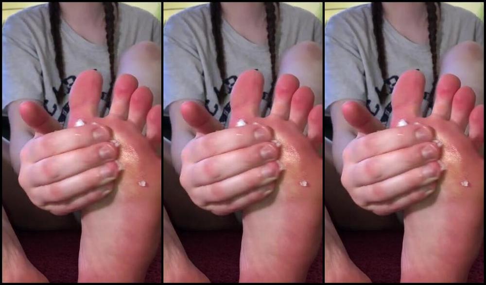 Delilah Nicknamed Footiesfeets Onlyfans Oiling Up My Soles