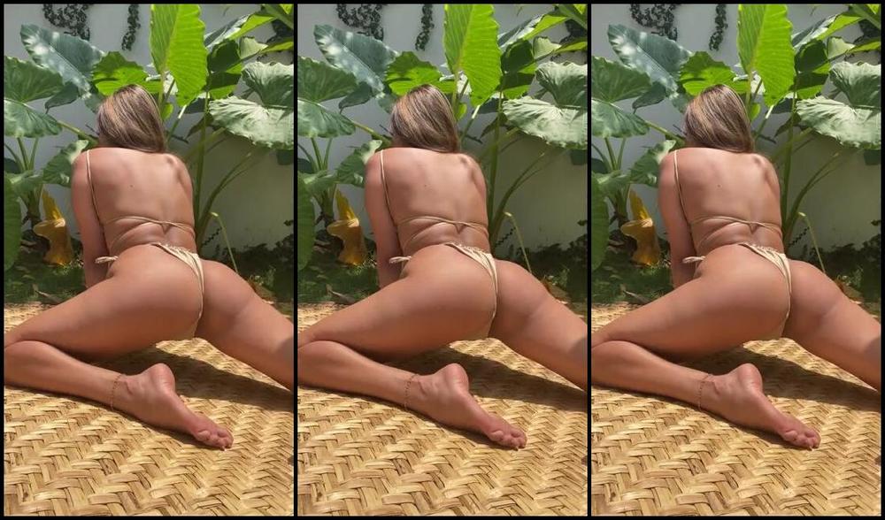 Michelle Soullife Nicknamed Michellesoullife 08 29 2024 Onlyfans Video Yoga Outside I Love To Stretch In The Sun Cause The View Is Better Look At