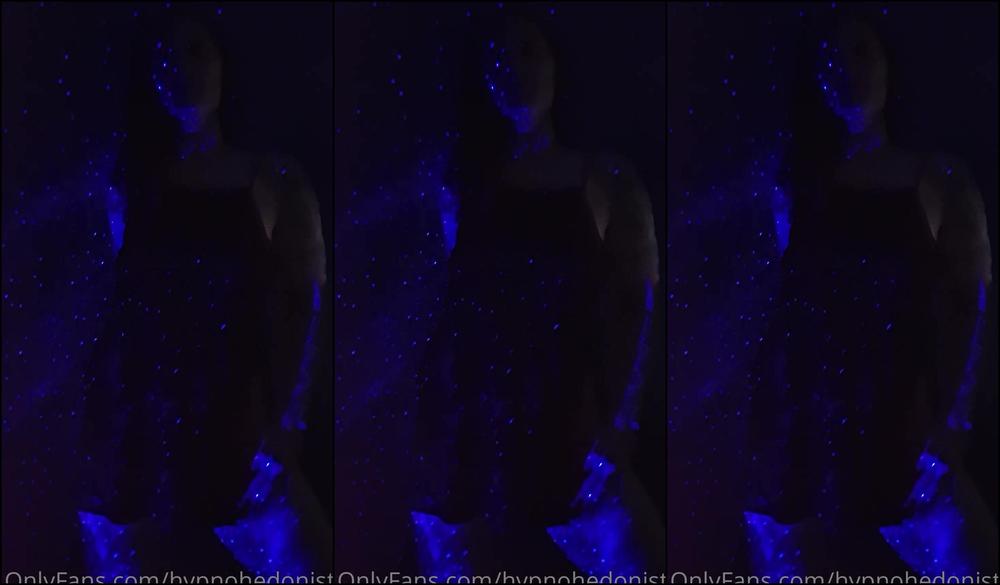 Hypnohedonista Hip November Day Dance Of Course You Can T Tear Your Eyes Away From The Salacious Sway