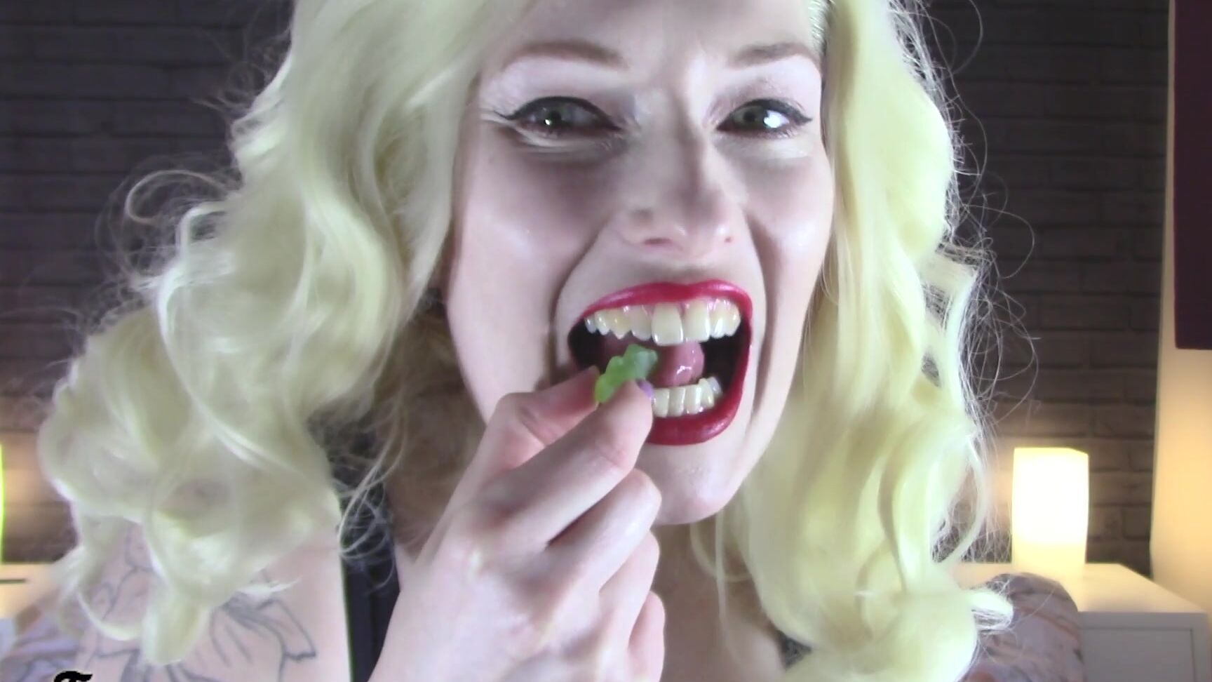 Mia Fox Sharp Teeth Destroy Gummy Bears