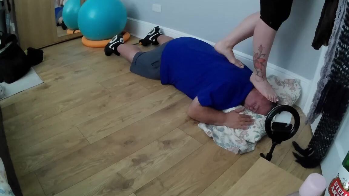 Miss Fair Trade Feet Nicknamed Fairtradefeet Onlyfans 12 05 2023 Trampling Day Back Chest Face