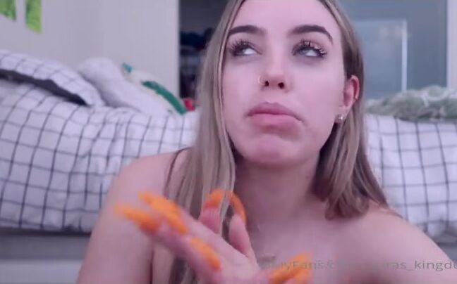 Lalalaura Nicknamed Lauras Kingdom 09 08 2020 Onlyfans Video Stella Raes Nail Talking