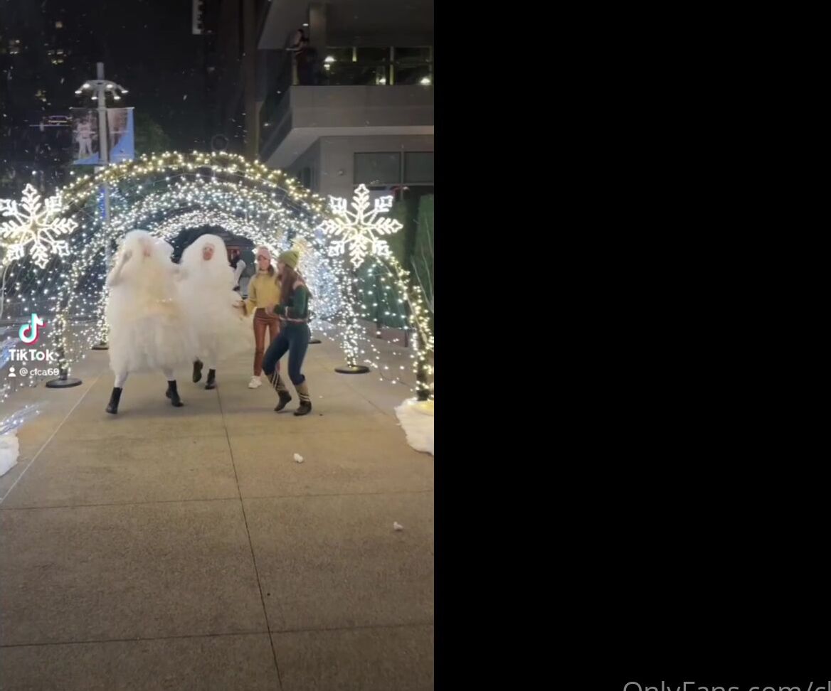 Clca69 2703109330 12 07 2022 Petco Park Has A Fun Little Light Up Set For Christmas Where You Can See Santa