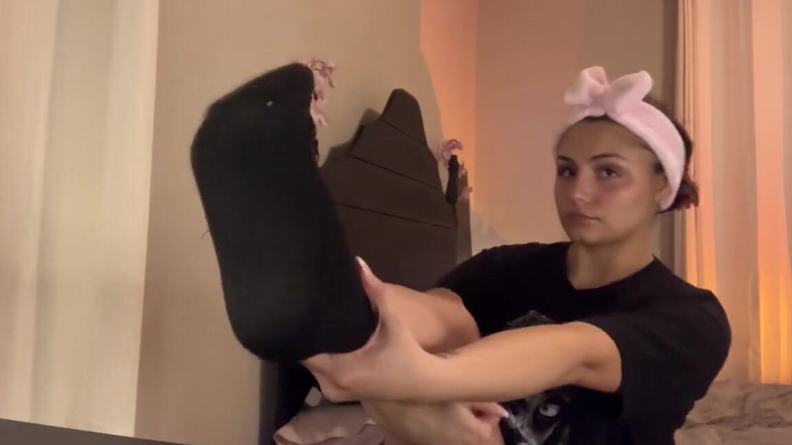 Ivyfootgoddess Onlyfans My Pretty Feet With The Gorgeous Black Pedi 1