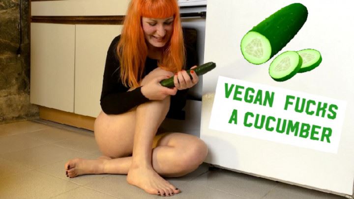 Food Masturbation, Food Porn, Amateur princess dazey vegan fucks a cucumber