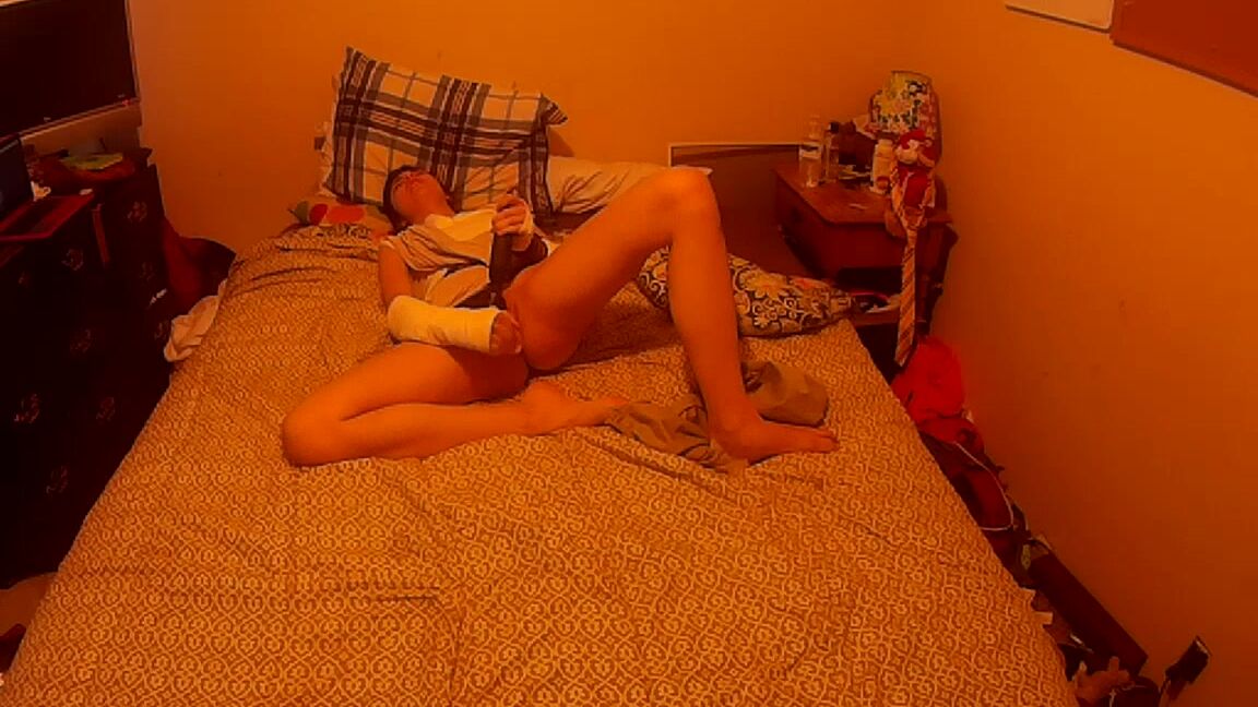 Annabelle Bestia Rey Fucks Herself