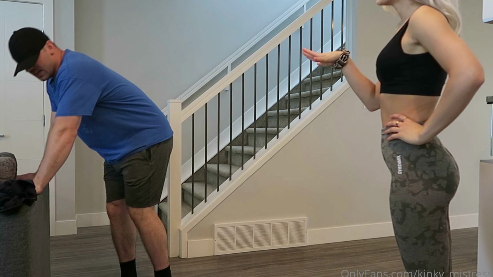 Kinky Mistress Officer Sofia Demonstrates How To Apprehend A Male Suspect