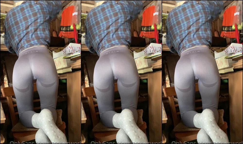 Peyton Kinsly 2036362726 02 19 2021 Would You Spank Me