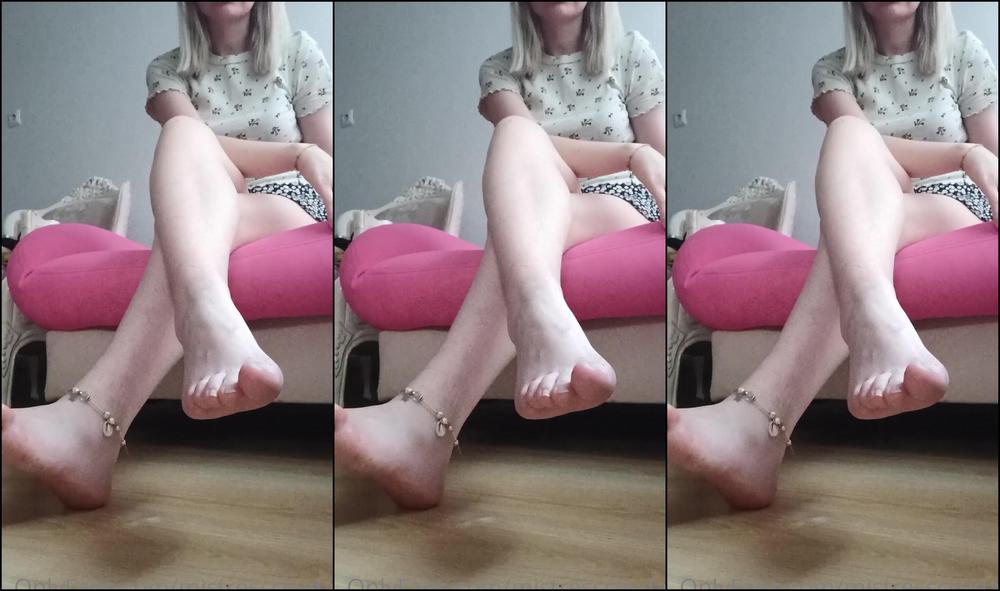 Mistressceydaa S Cak Ve Terli Ayaklar M Dilinle Temizle Koku Mu K K Fare