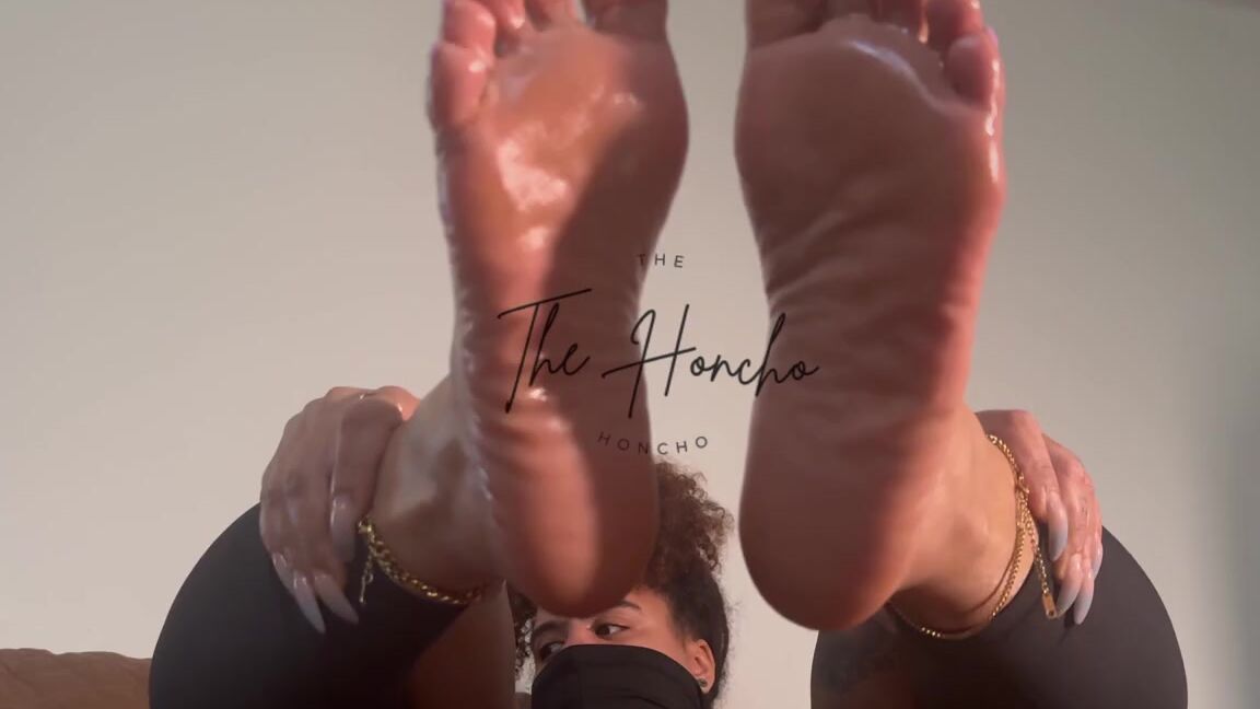 Honcho Nicknamed Thefthoncho Foot Fetish 10 29 2024 Onlyfans Video Oily Wrinkled Soles In The Air