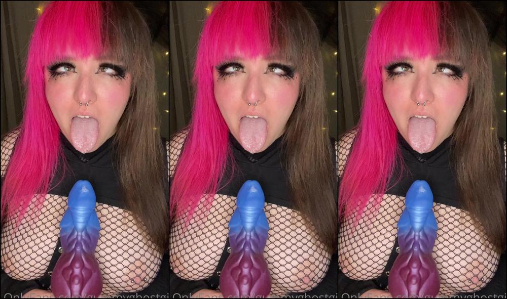 Gummyghostgirl 2022 04 21 2432013022 I Ll Be Your Goth Girl In Fishnets