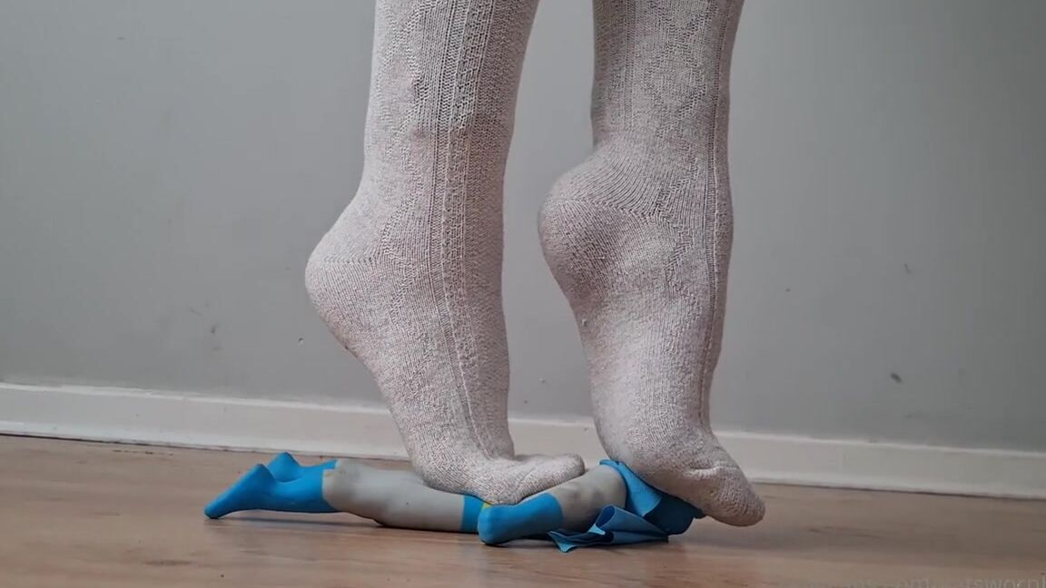 Kats Worn Heels Nicknamed Katswornheels Onlyfans My Type Of Ashiatsu Massage Look At His Poor Back Give Way