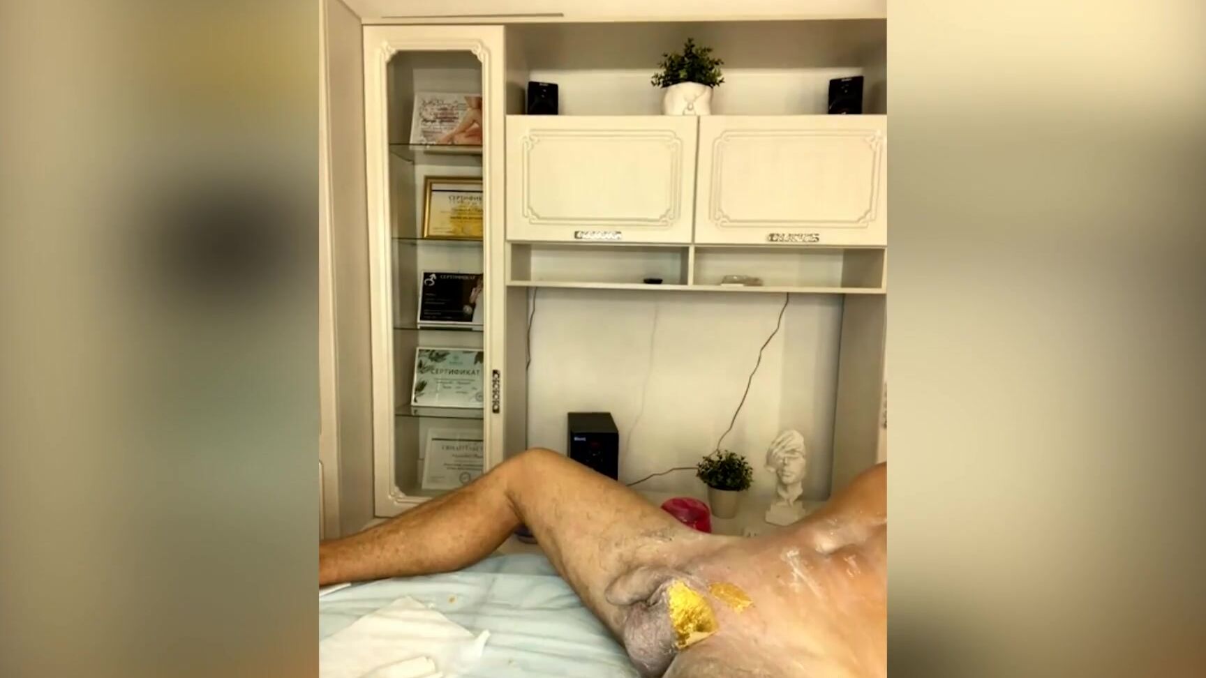 Deep Depilation Of The Male Bikini And Anus The Client Endured