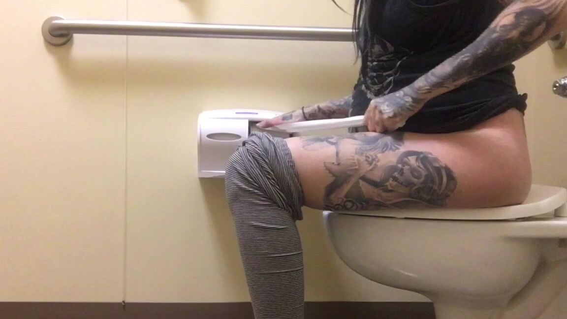 Tanksfeet Pregnant P Ing In A Cup Doctor Office