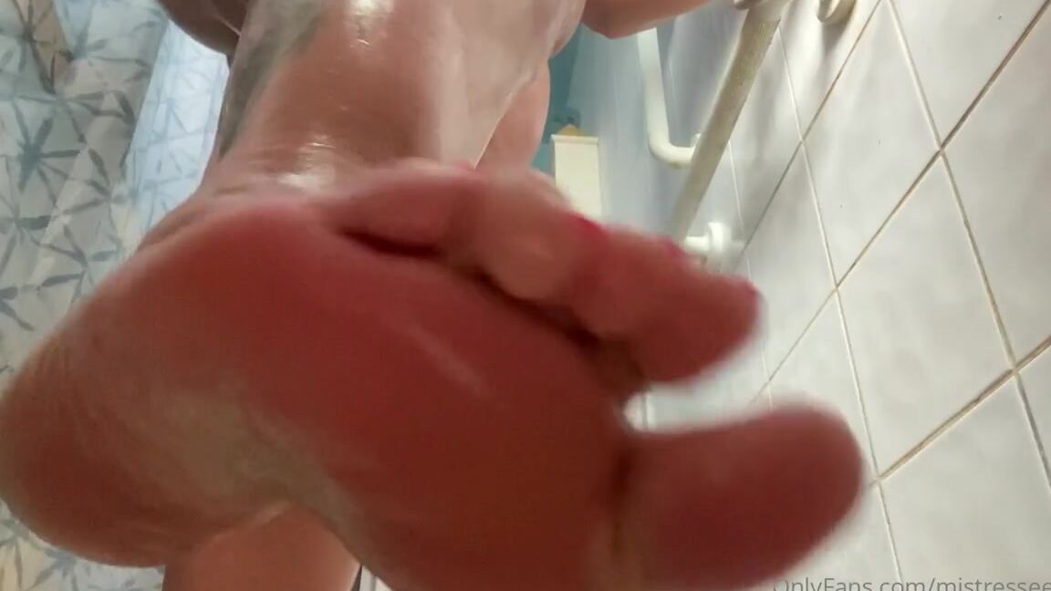 Mistress Eclipse Nicknamed Mistresseeclips Femdom 04 07 2022 Onlyfans Video Wet Feet Amp Big Thighs