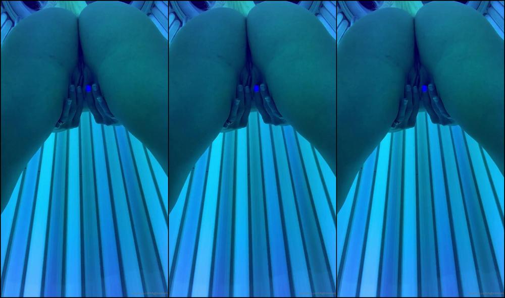 U Fingering My Delicious Pussy In The Sunbed Dancing So Much Muscle See M