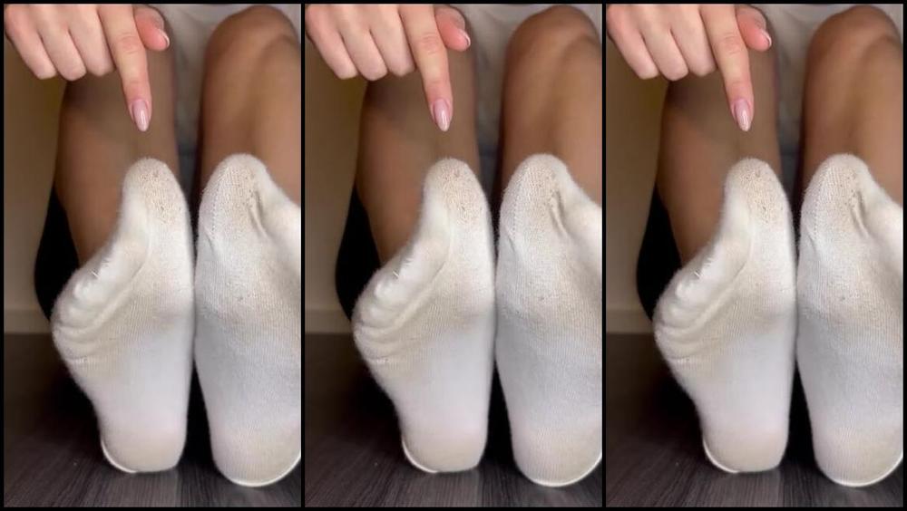 Sarina Jones Nicknamed Sarinajones 11 30 2024 Onlyfans Video Off With These Airforce1 And Off With My Dirty Stinky Socks Im Showing You My Beautiful