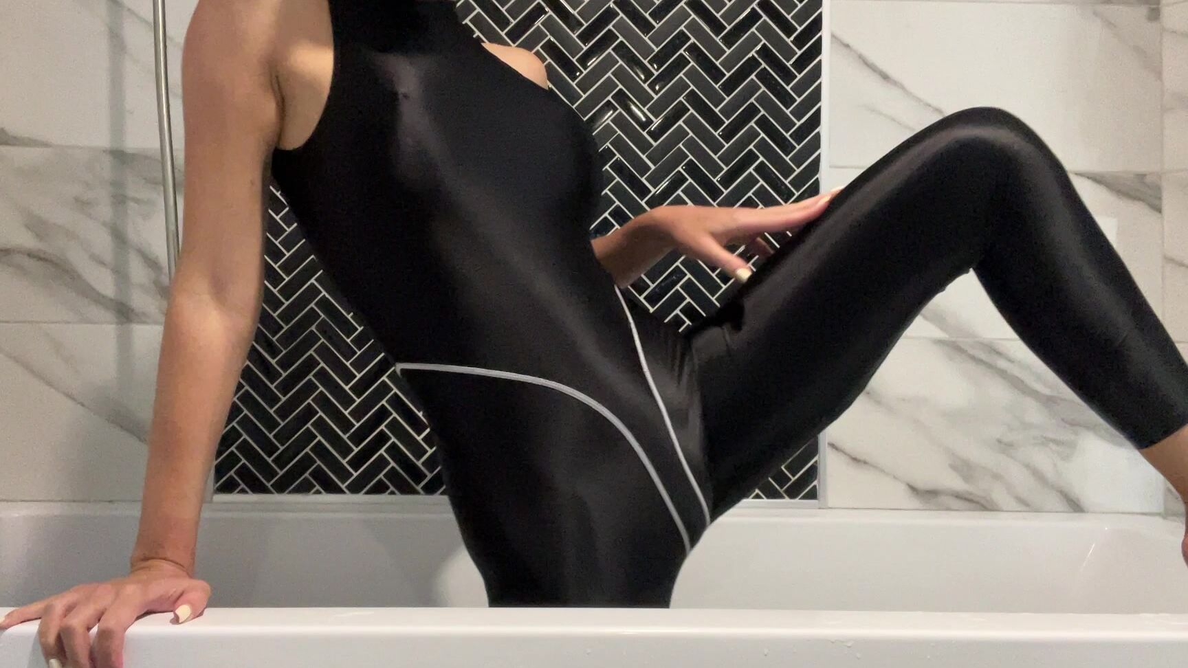 Alexagrey Black And Red Spandex Suits In Bathtube