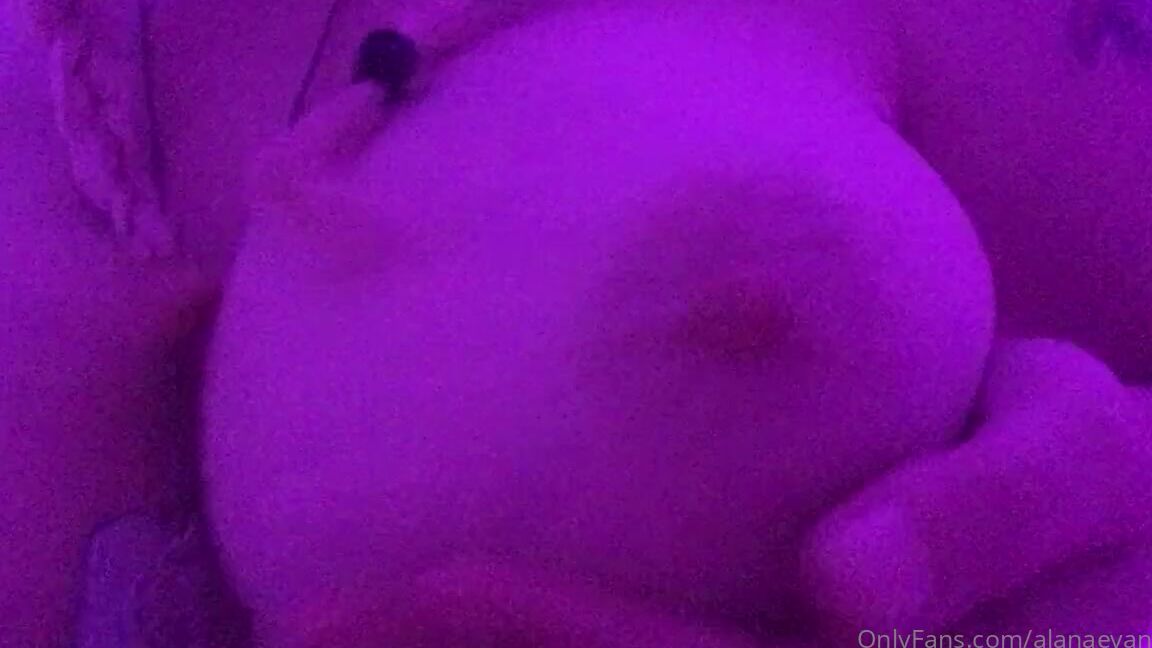 Alanaevansxxx 2110682337 05 17 2021 I M Feeling The Vibe While You Re Feeling Me Up