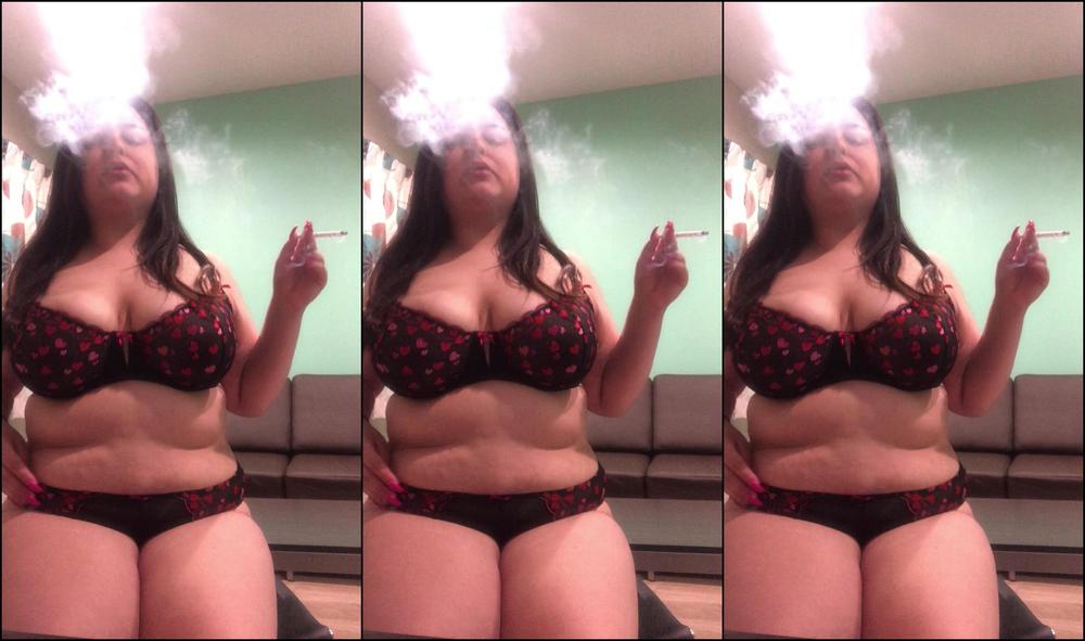 Missbustylatina Smoking Hot