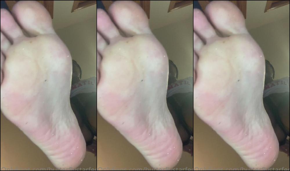 Queenstarb Giantess Pov I Freak Out Cause I Hate Bugs But Then I Realized You Are A Tiny Man And