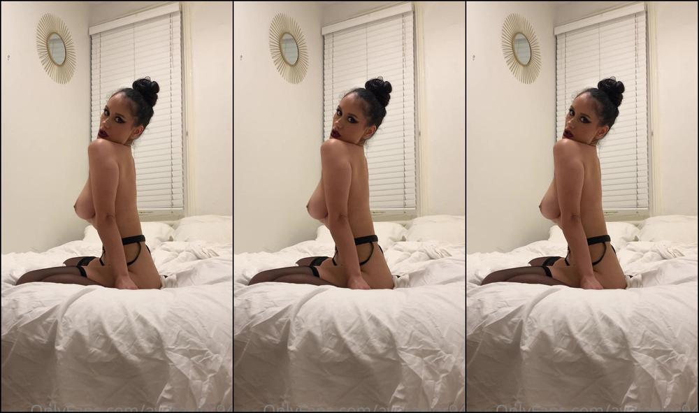 Avataylor Minute Strip Tease Enjoy