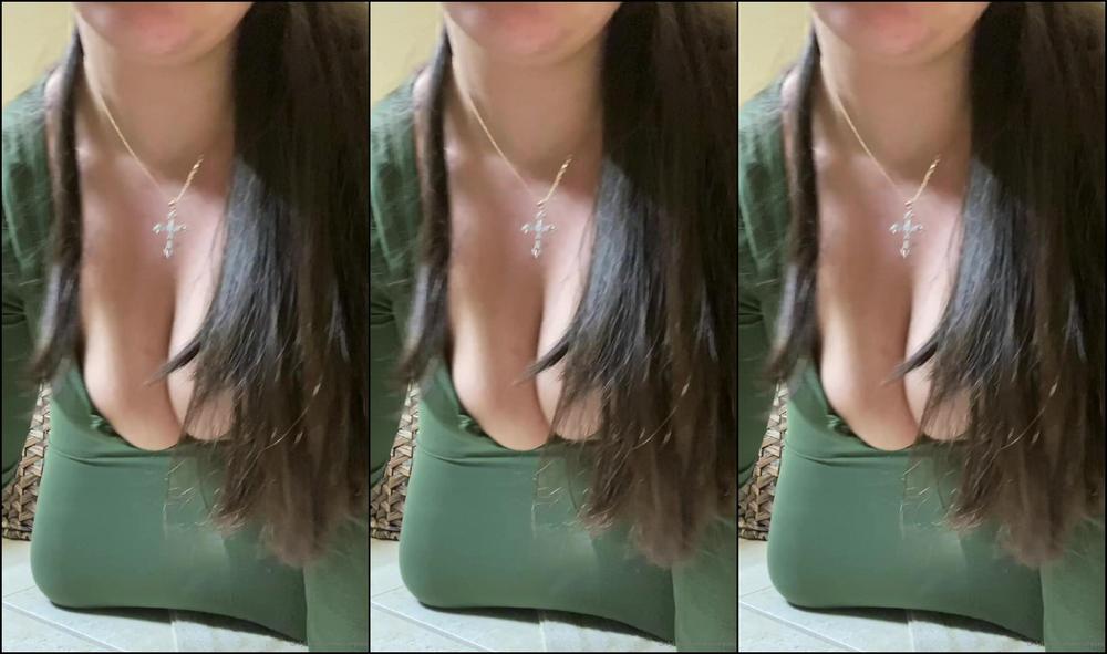 Victoryaxo You Like Watching Me Lift Up My Dress