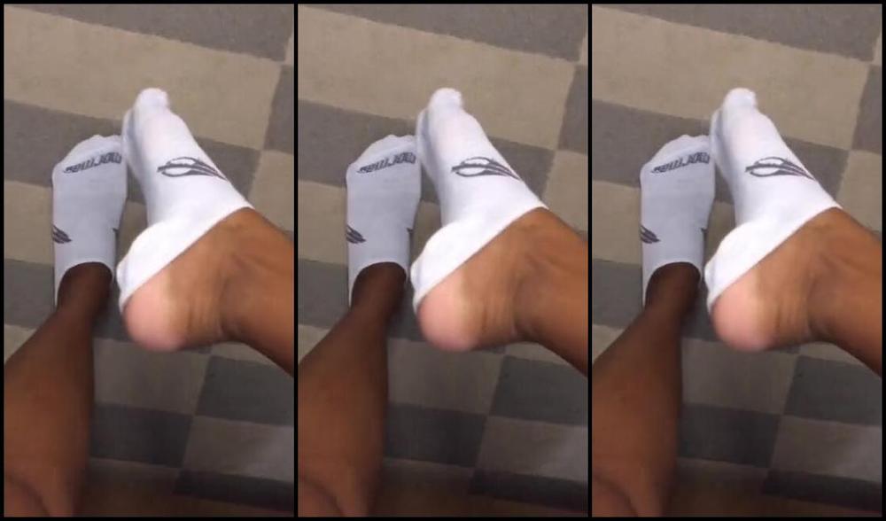 Laura Azevedo Nicknamed Lauraazevedoqueen Foot Fetish 04 11 2024 Onlyfans Video Trying Smaller Socks On My Feet