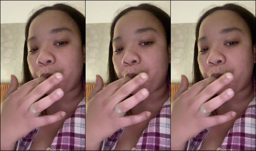 Bunzyy 2341130850 01 25 2022 Foodie Fetish Watch Me Eat This Donut