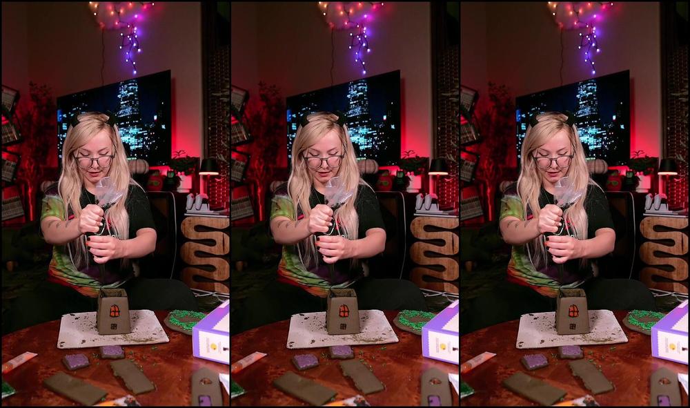 Bigtittygothegg 3546461898 11 01 2024 How Are You Celebrating Tonight I M Struggling To Build A Spooky Gingerbread House