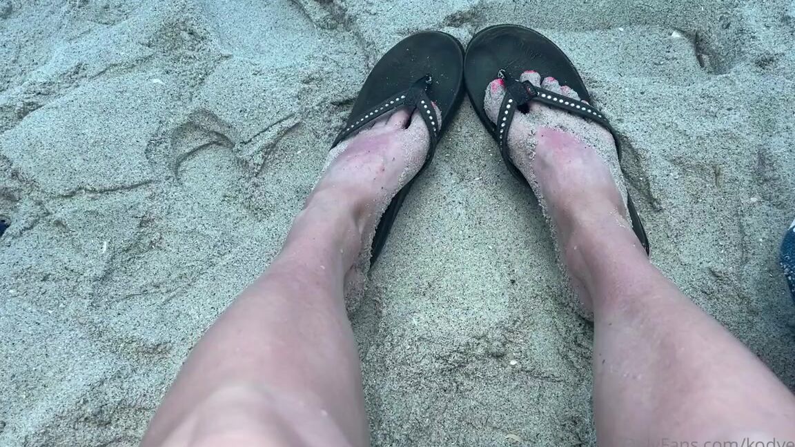 Kodyevans Onlyfans Who Loves Rainbow Flip Flops And Feet In The Sand