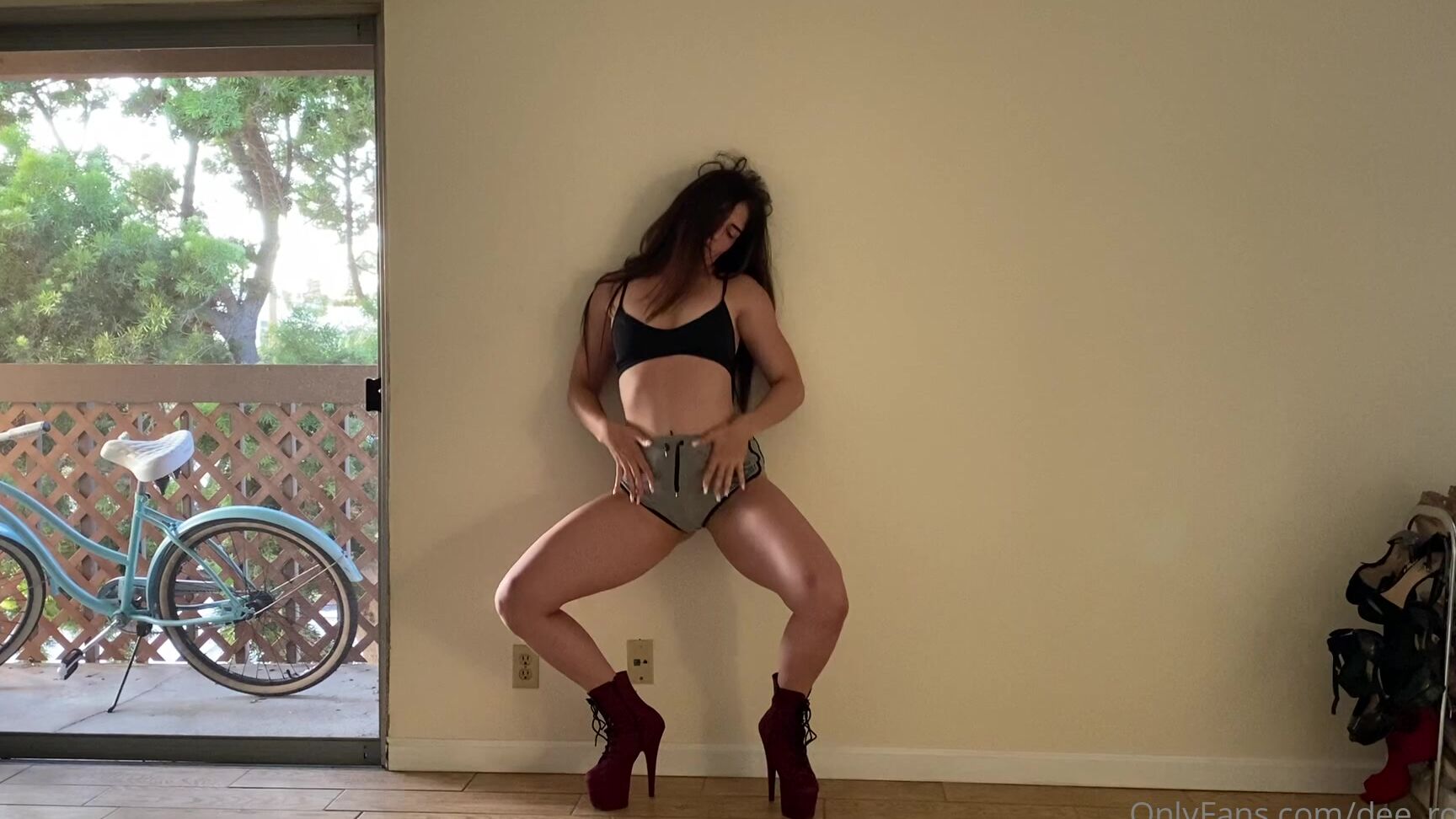 Persia Sins 321898979 05 15 2020 Some Sexy Floor Work