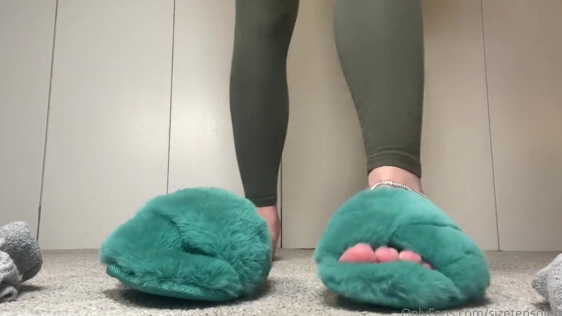 Sizetensolemates Onlyfans Showing You My Favorite Slippers