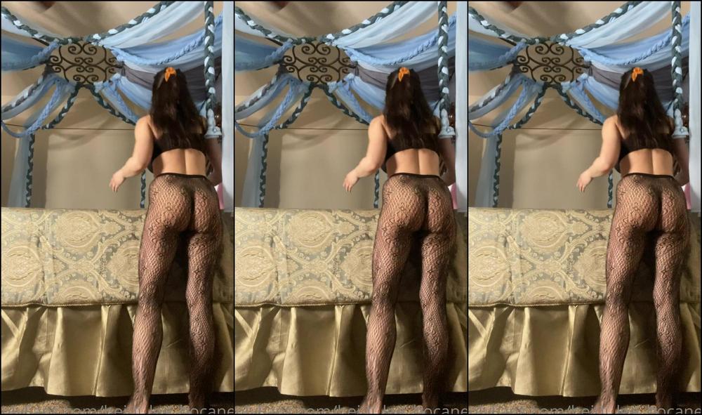 Heidi Lee Bocanegra Making My Bed In Tights I Wanted To Post This Video Before The One From Tues