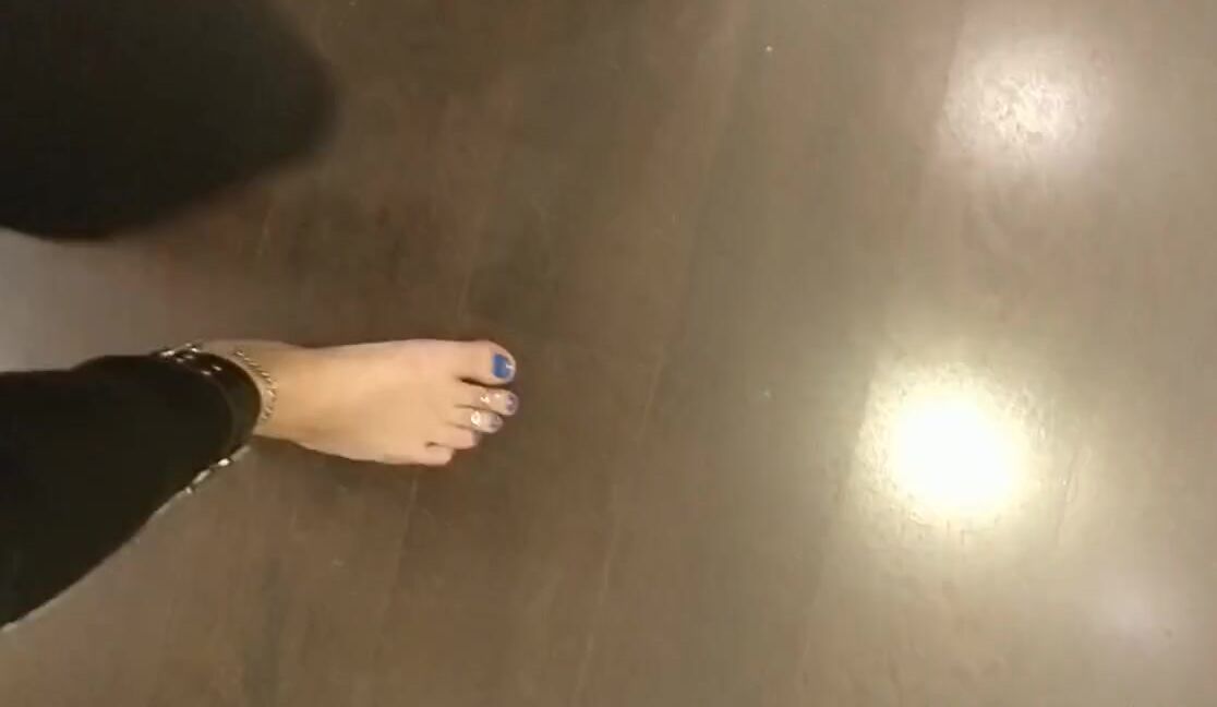 Frejas Submissive Feet Nicknamed Frejassubmissivefeet Onlyfans Barefoot Shopping Clothes Wearing Cuffs
