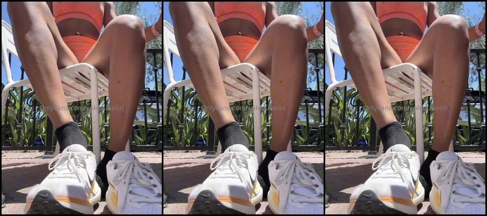 Queen Ri Nicknamed Solequeenri 07 01 2024 Onlyfans Video Shoe And Sock Removal In Public