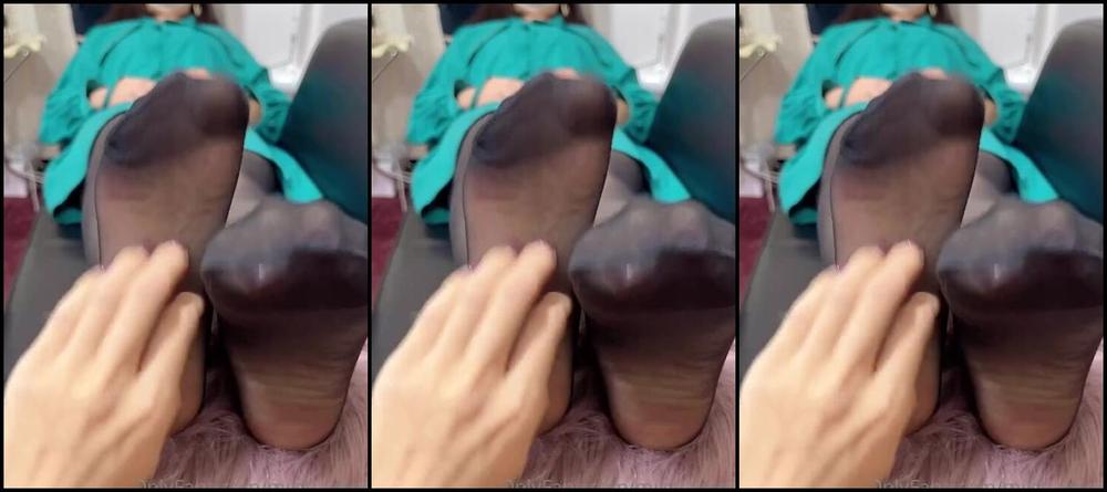 Miichannel R Nicknamed Miichannel R Onlyfans Black Stockings Barefoot Soles Zoom Tickling 5