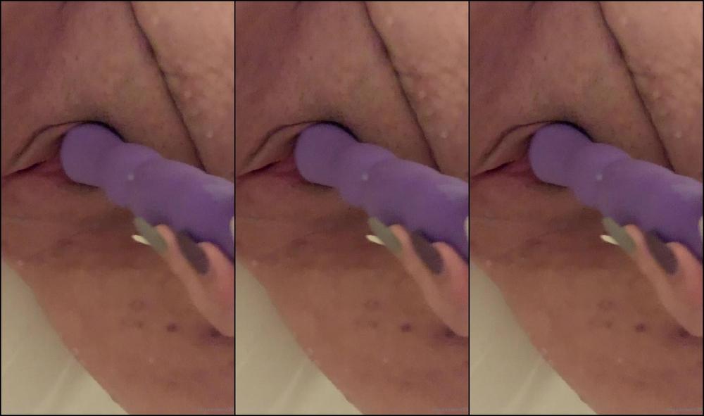 Queenkenz Playing In The Shower I Have Family Staying With Me So I Had To Be Quiet Lol