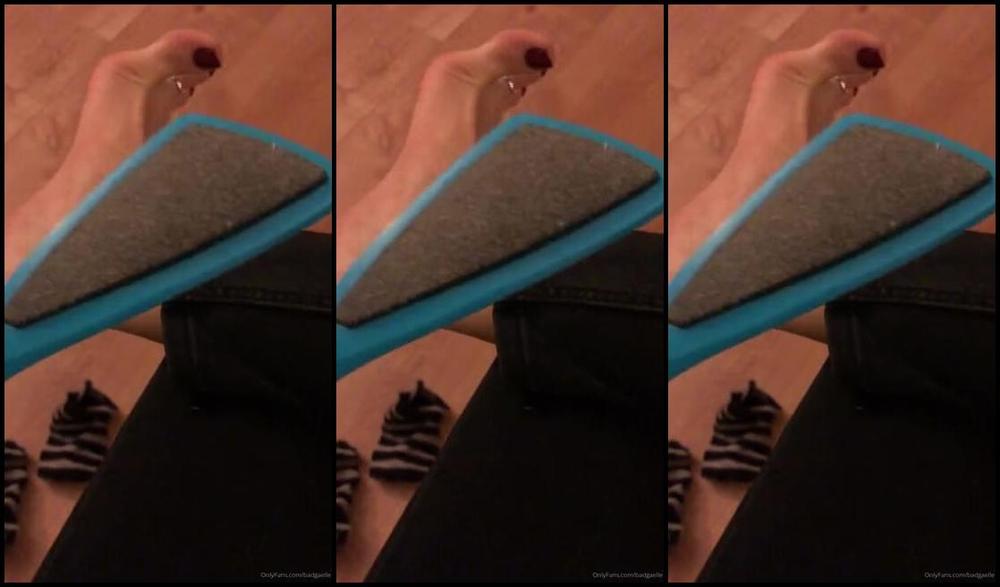 Goddessgaelle Nicknamed Badgaelle Onlyfans Je Veux Un Esclave Rien Que Pour Mes Pieds